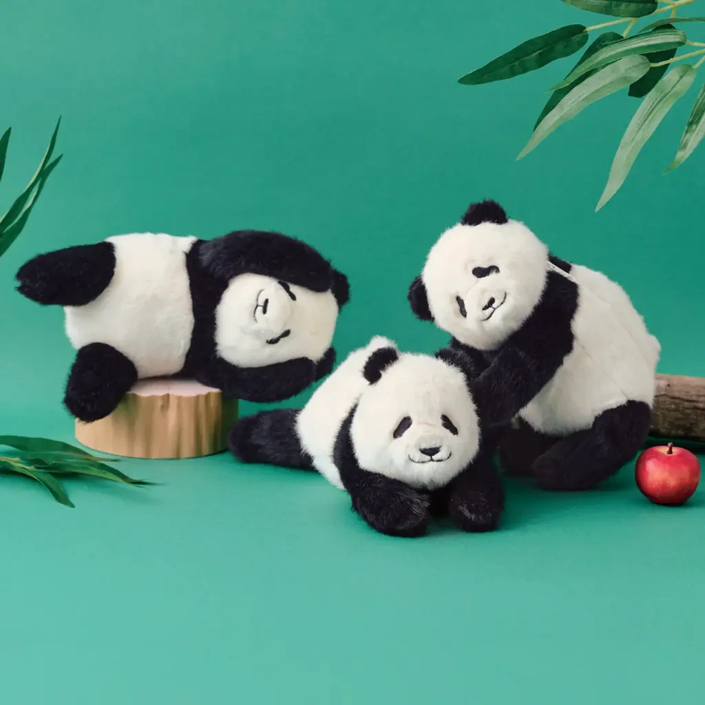 上野動物園の“シャンシャン・シャオシャオ・レイレイ”をモチーフにしたポーチなどパンダたちに感謝を込めたYOU+MORE!オリジナルグッズ5点が新登場【ジャイアントパンダ保護サポート基金協賛商品】 画像 2