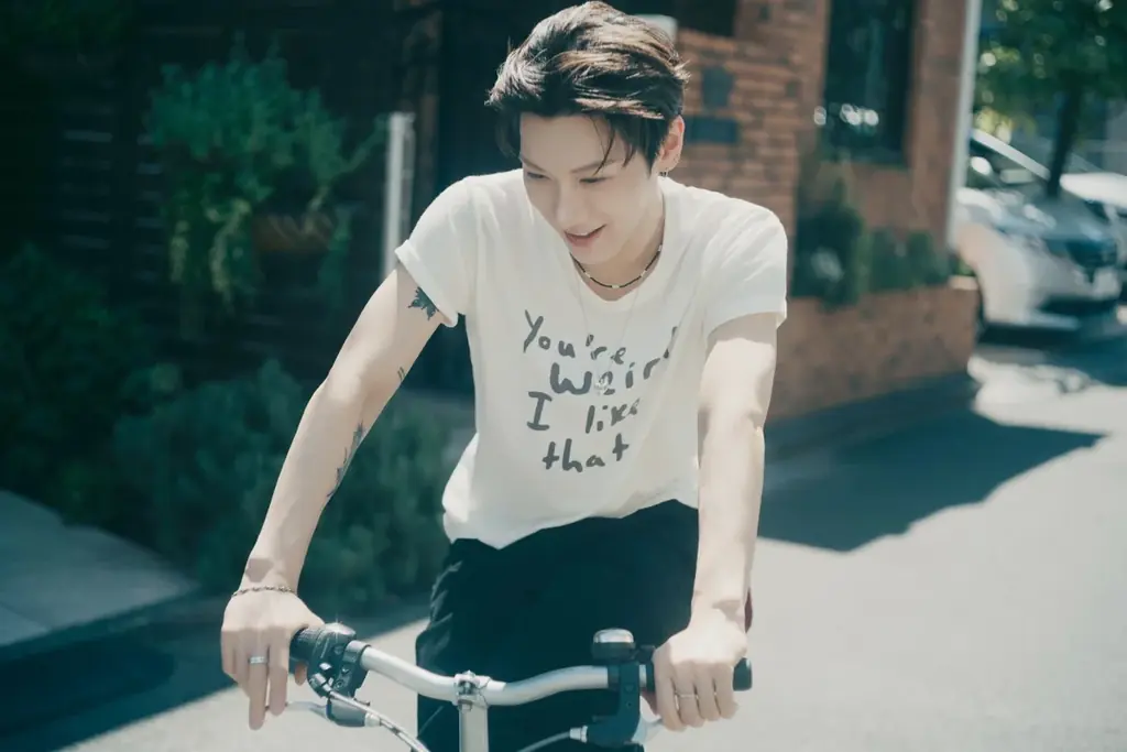 TEN、初となるソロ写真集「essentia」2026年2月2日(月)発売決定&予約開始！！ 画像 5