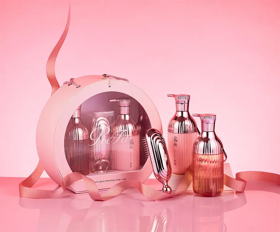 人気のヘアケアシリーズを特別なギフトBOXに詰め込んだ​ReFa MILK PROTEIN HAIR CARE GIFT SETを​2025年11月28日（金）ReFa GINZAにて先行発売​ 画像 1