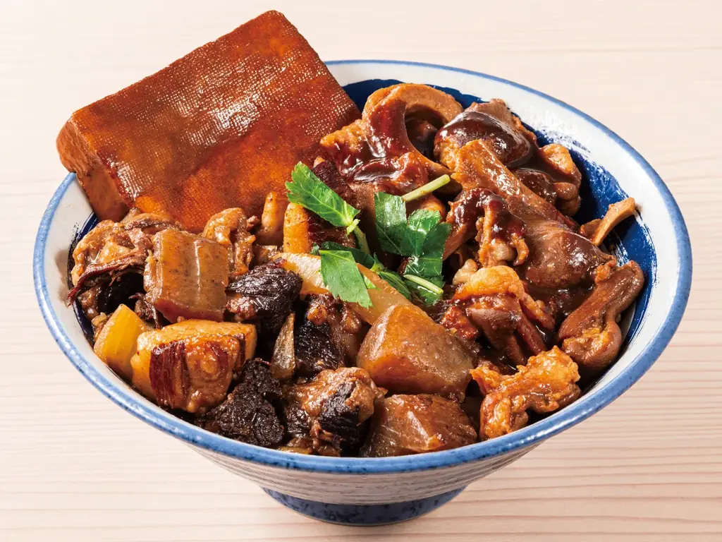 箸で切れるほどの“とろぷる”食感！こってり甘辛ダレが絡む「豚バラなんこつ丼」肉めし岡もとに期間限定で新登場 画像 4