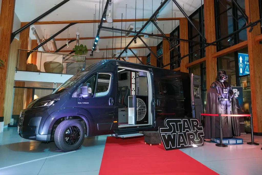 【コスチュームファンが大集結！】世界限定5台に多数のエントリー殺到中！映画「スター・ウォーズ」シリーズ公式ライセンスキャンピングカー発売記念『EURO-TOY STAR NIGHT』イベントレポート 画像 2