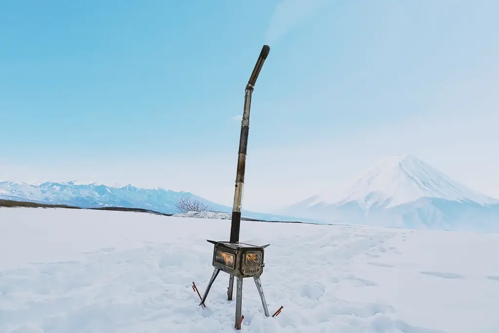 【冬キャンプの最強ギア・薪ストーブ】安全性とおしゃれなサイト演出を両立するおすすめモデルをご紹介 画像 4