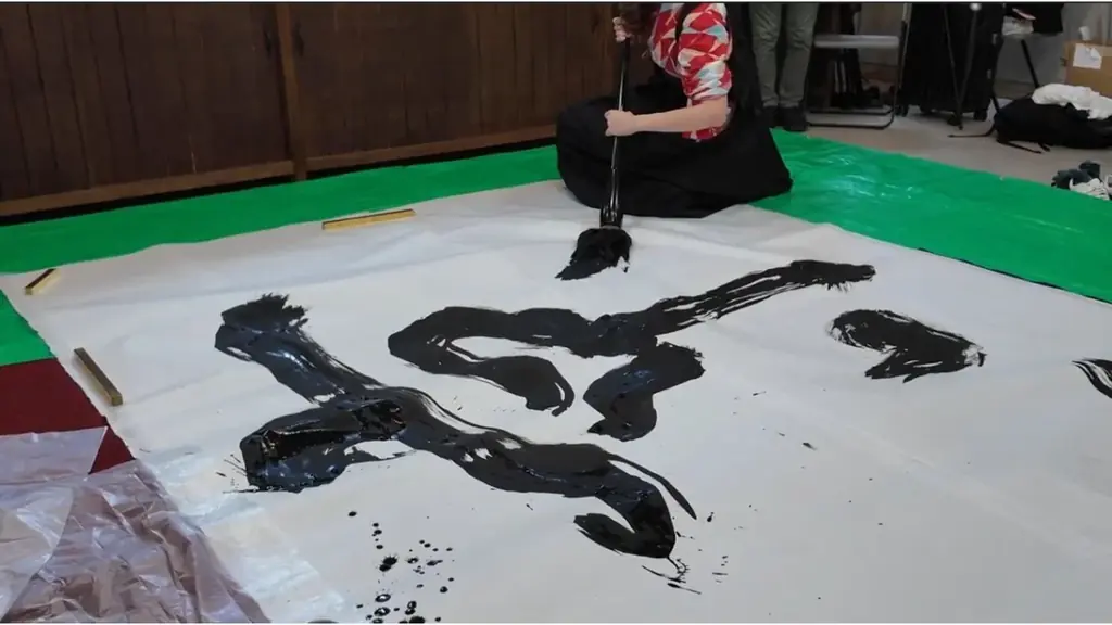 国内でも希少な“大筆パフォーマンス書道体験”を造成実施！ 画像 3