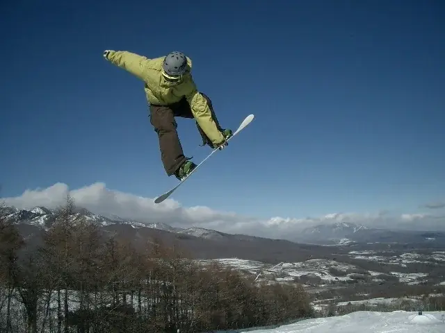 ウィンタースポーツがいよいよ本格スタート　「鹿沢スノーエリア」が11月22日、「湯の丸スキー場」は23日オープン　休暇村嬬恋鹿沢では、各スキー場のリフト券付き宿泊プラン12月6日より販売開始 画像 3