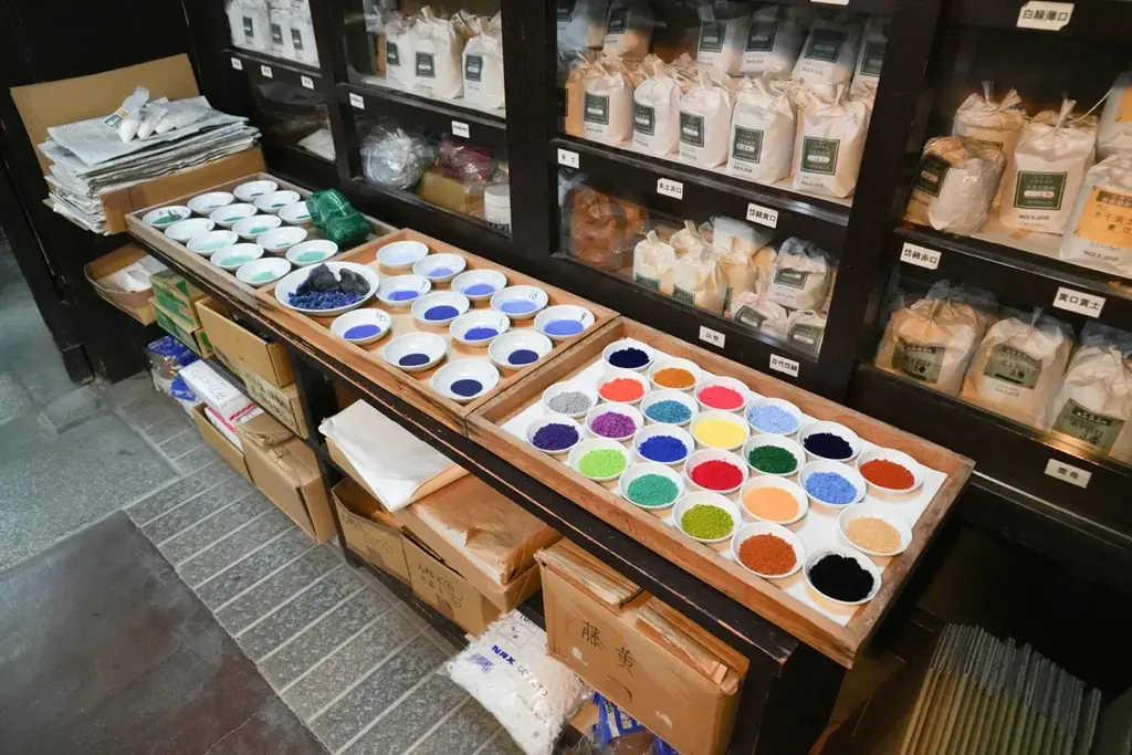【ＢＳ日テレ】冨永愛が日本最古の絵の具店を訪問。10年以上かけて作る絵の具「胡粉」とは？ 画像 2