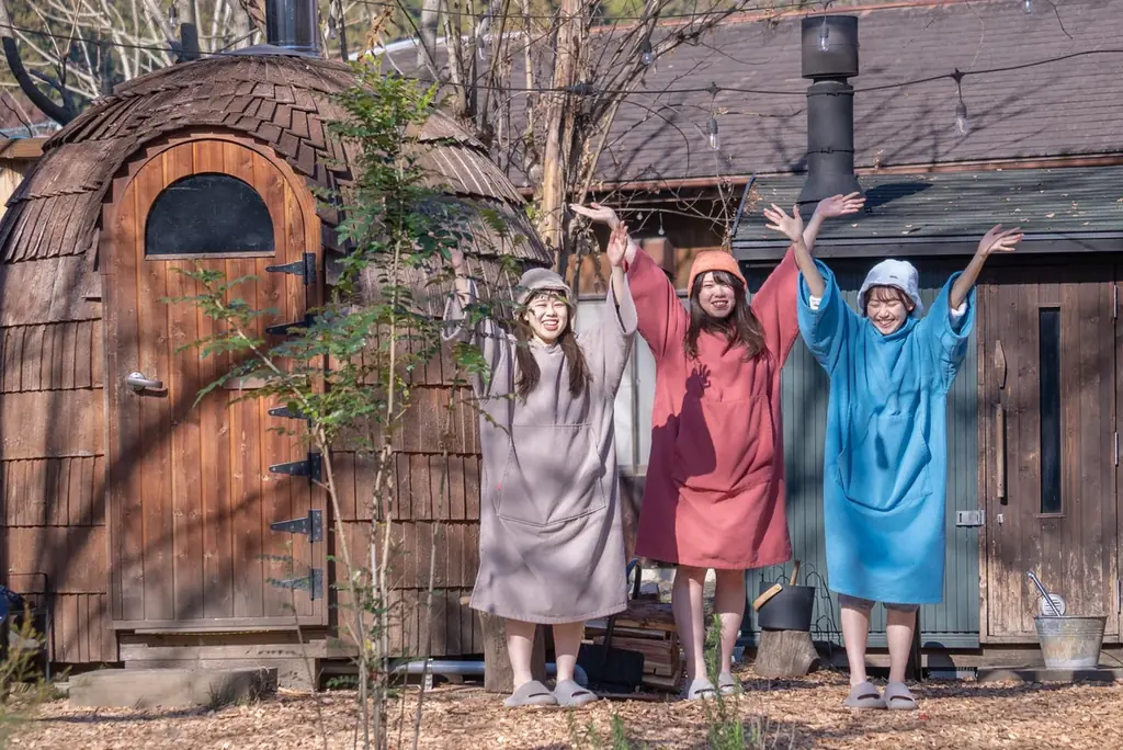 卒業旅行をサウナで応援！　COMORIVERで宿泊とアウトドアサウナをお得に楽しめる「卒業サ旅プラン」を販売開始 画像 1