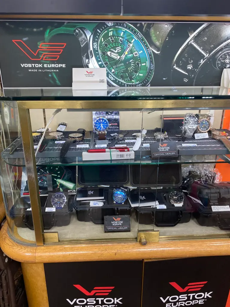 上野アメ横の老舗時計店「TSホリウチ」が、リトアニアの冒険時計ブランド「VOSTOK EUROPE」売場をリニューアル！年末の買い物ついでに、“冒険の入り口”をのぞいてみませんか？ 画像 3