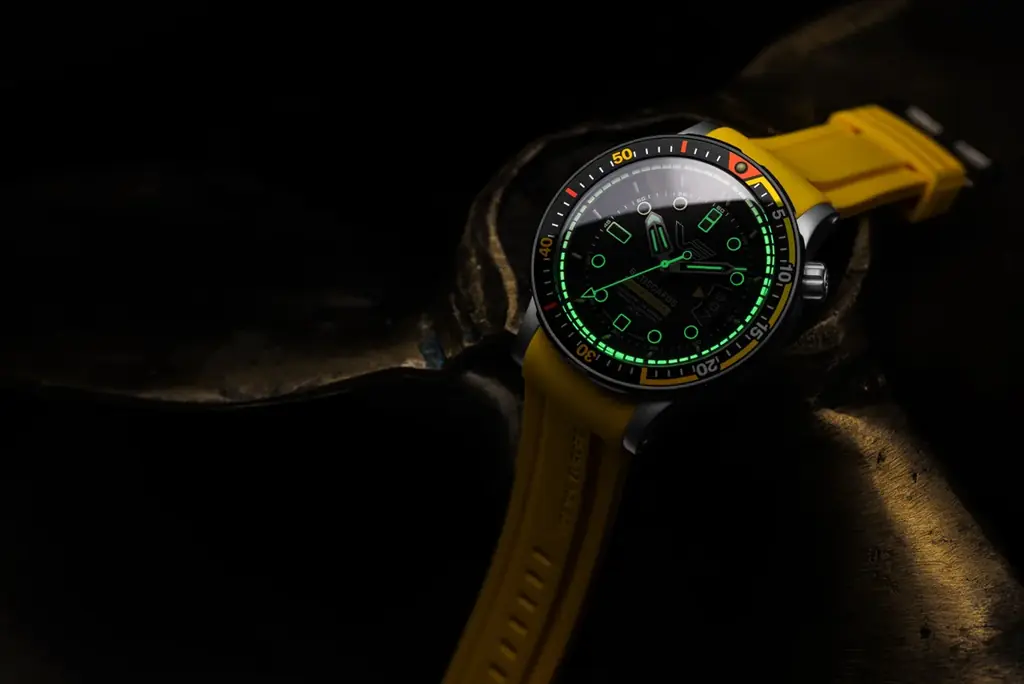 上野アメ横の老舗時計店「TSホリウチ」が、リトアニアの冒険時計ブランド「VOSTOK EUROPE」売場をリニューアル！年末の買い物ついでに、“冒険の入り口”をのぞいてみませんか？ 画像 6