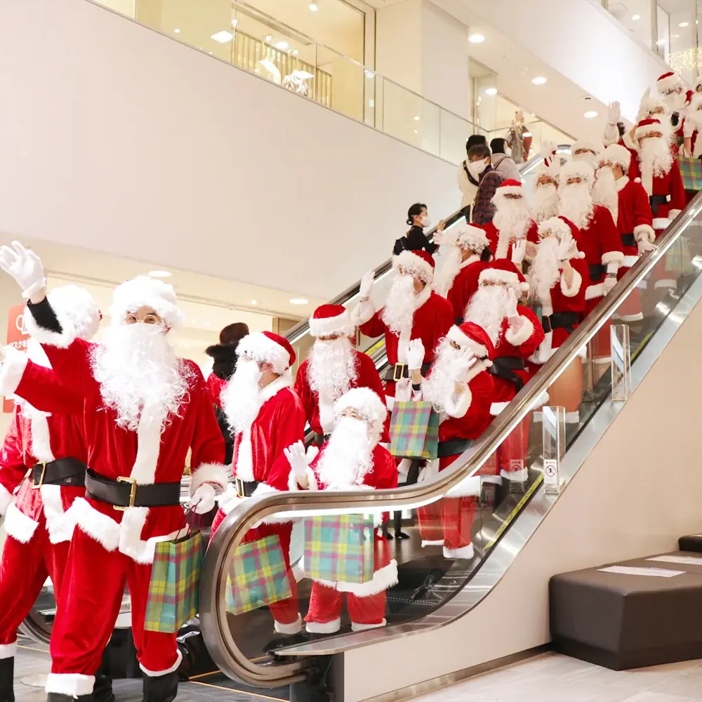 侍とサンタ集団が百貨店でパレード！？ 時代を超えたタイムレスな「ジェイアール京都伊勢丹のクリスマス 2025」 画像 3