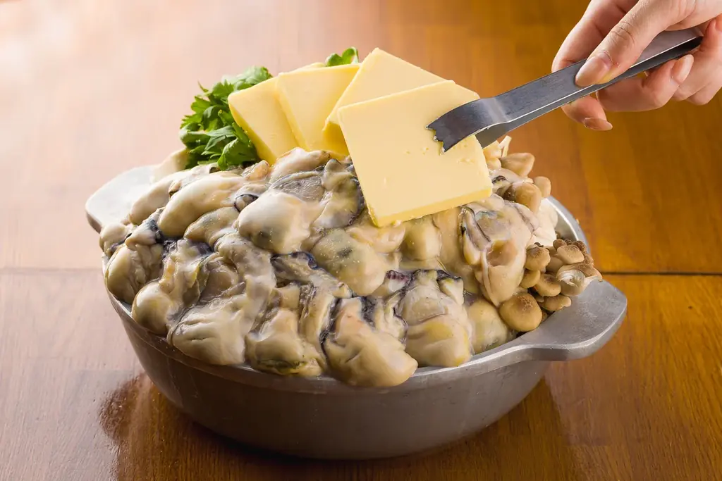 禁断の“バターましまし”プレゼント！濃厚さ２倍の牡蠣×バターのコクを召し上がれ【かき家こだはる　新橋店】 画像 2