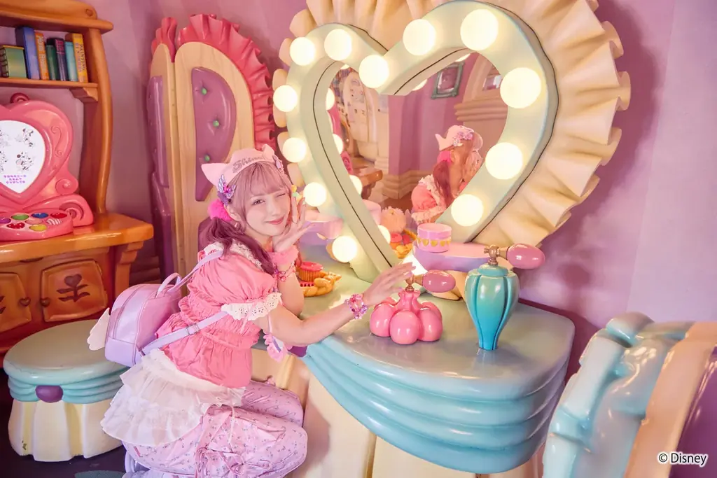 収録カット先行公開＆購入特典が決定！　『しなこのHAPPYディズニースタイルBOOK』 画像 2