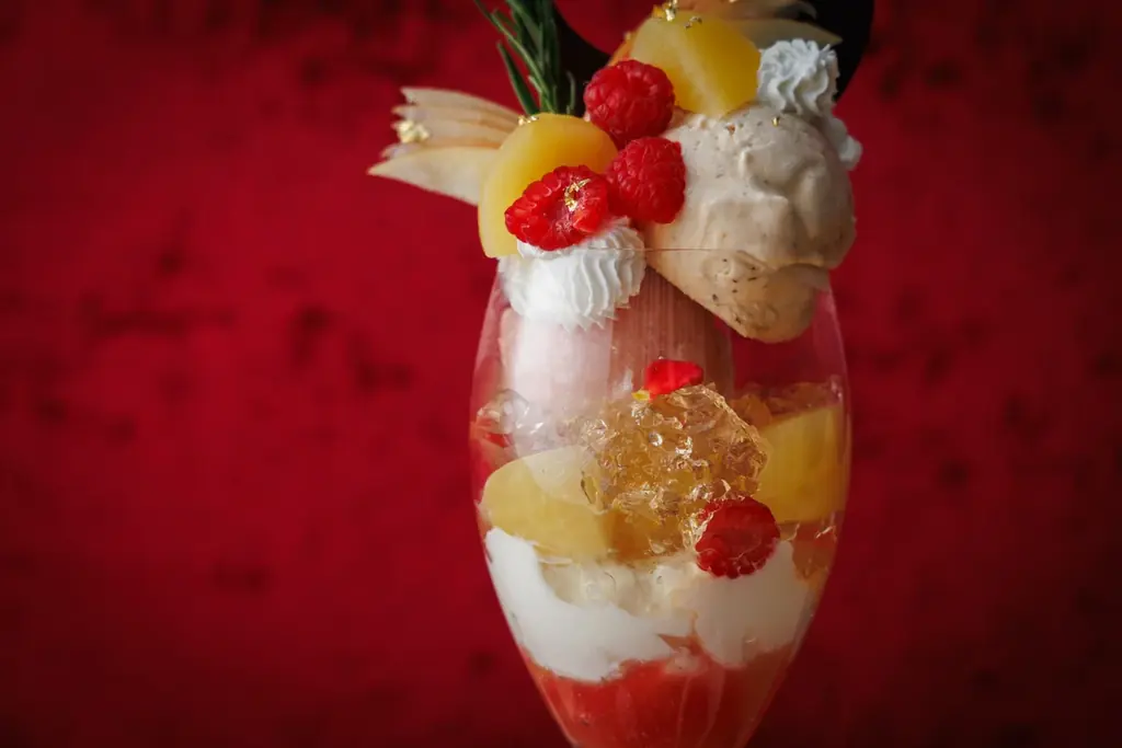 【ホテルメトロポリタン 川崎】 「りんごが主役の冬パフェ」を提供 画像 3