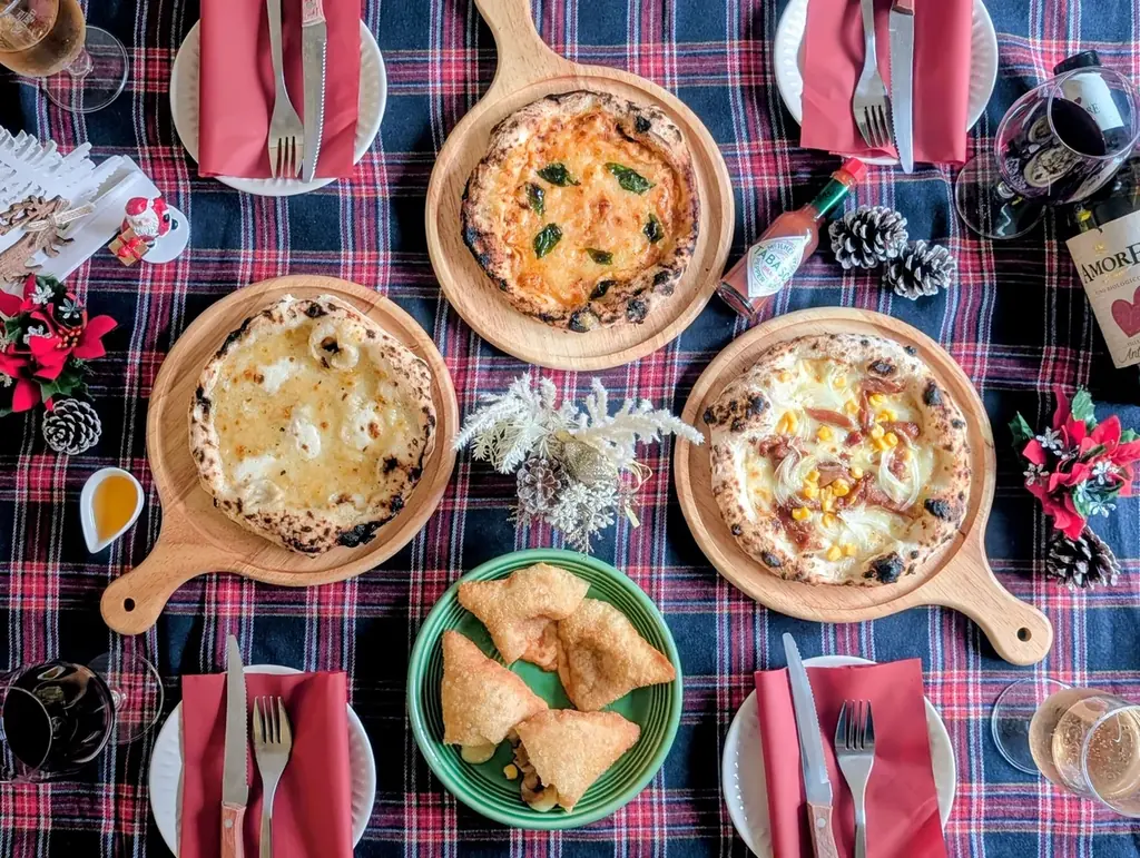 大阪・都島発、冷凍「ご褒美ピザBOX」でおうち贅沢クリスマスに。“揚げピザ”と“石窯ピザ”の食べ比べができる食体験型クリスマス限定セットを発売。 画像 1