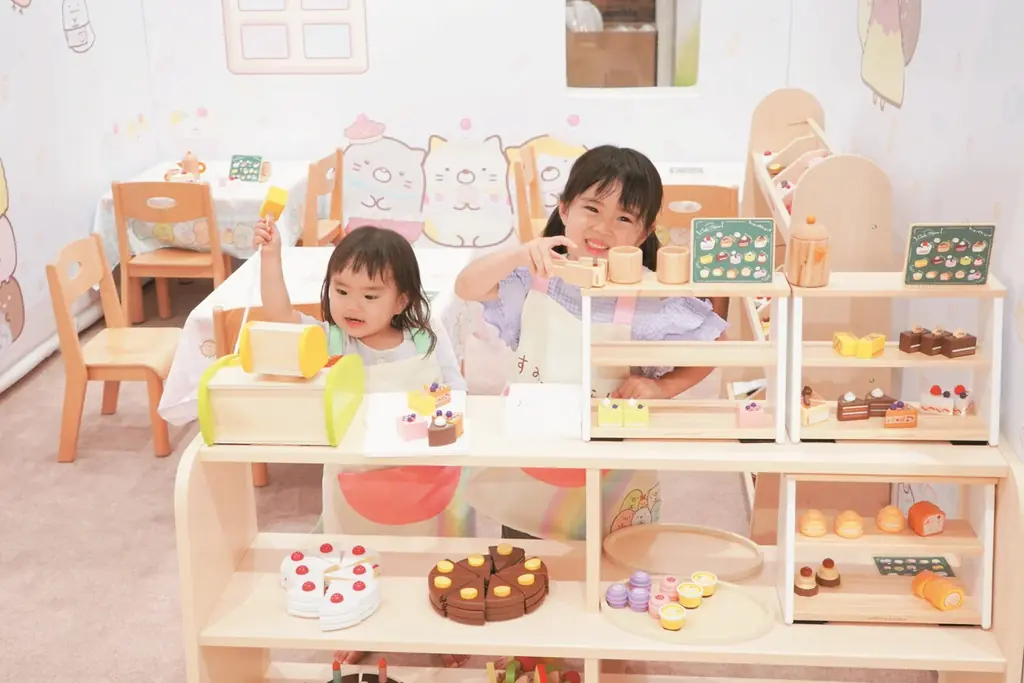 12月1日(月)から「すみっコぐらしあそびスタジオ」にてクリスマスイベント開催！ すみっコたちとサンタ姿でパーティーを楽しもう！　数量限定！ぬい撮り背景になる「クリスマスカード」をプレゼント！ 画像 10