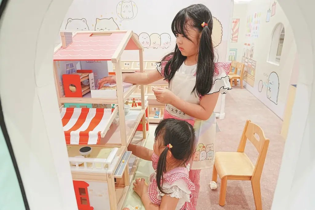 12月1日(月)から「すみっコぐらしあそびスタジオ」にてクリスマスイベント開催！ すみっコたちとサンタ姿でパーティーを楽しもう！　数量限定！ぬい撮り背景になる「クリスマスカード」をプレゼント！ 画像 13