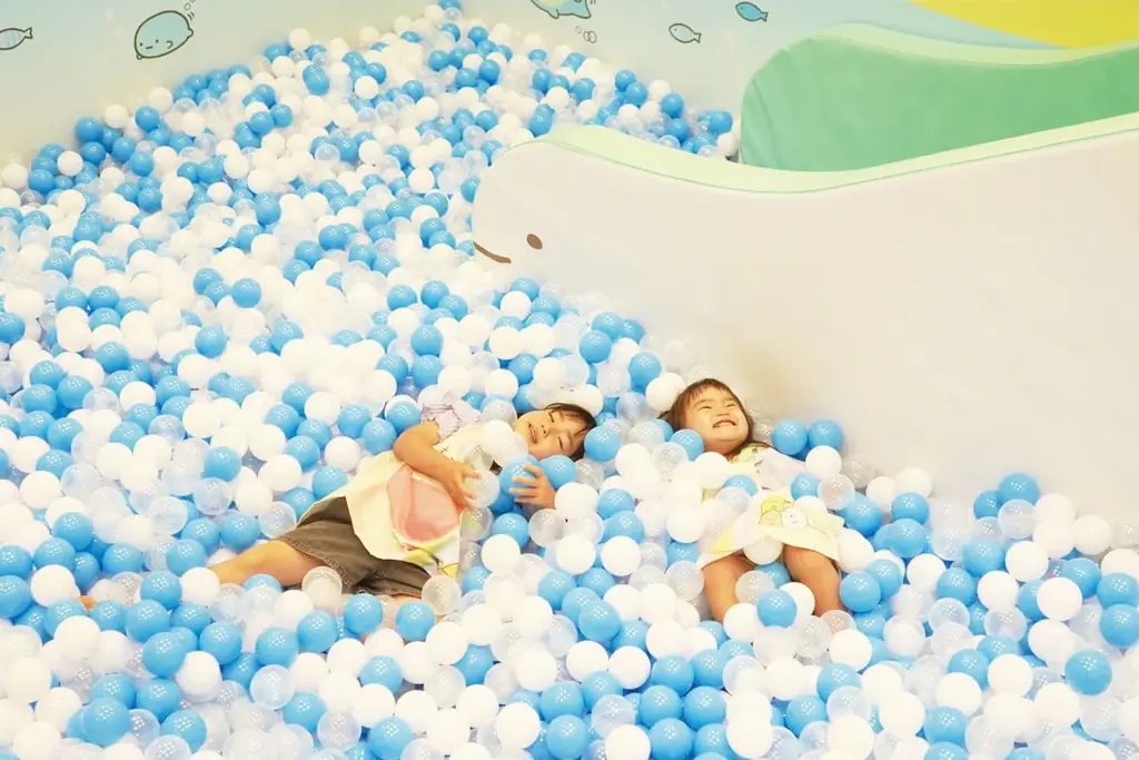 12月1日(月)から「すみっコぐらしあそびスタジオ」にてクリスマスイベント開催！ すみっコたちとサンタ姿でパーティーを楽しもう！　数量限定！ぬい撮り背景になる「クリスマスカード」をプレゼント！ 画像 16