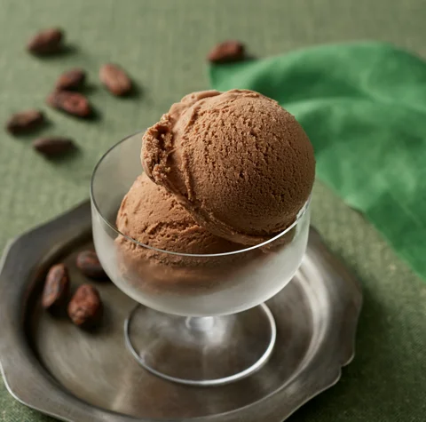 無印良品で季節限定新発売！2025年12月3日より、京都チョコレート専門店「dari K」のライム発酵カカオを使用した爽やかな柑橘の香りが広がるチョコレート。 画像 2