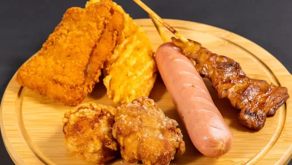 大食い女王「えびまよ」こと、海老原まよいがファミリーマートのブラック“フライ”デーキャンペーンを体験！ 画像 3