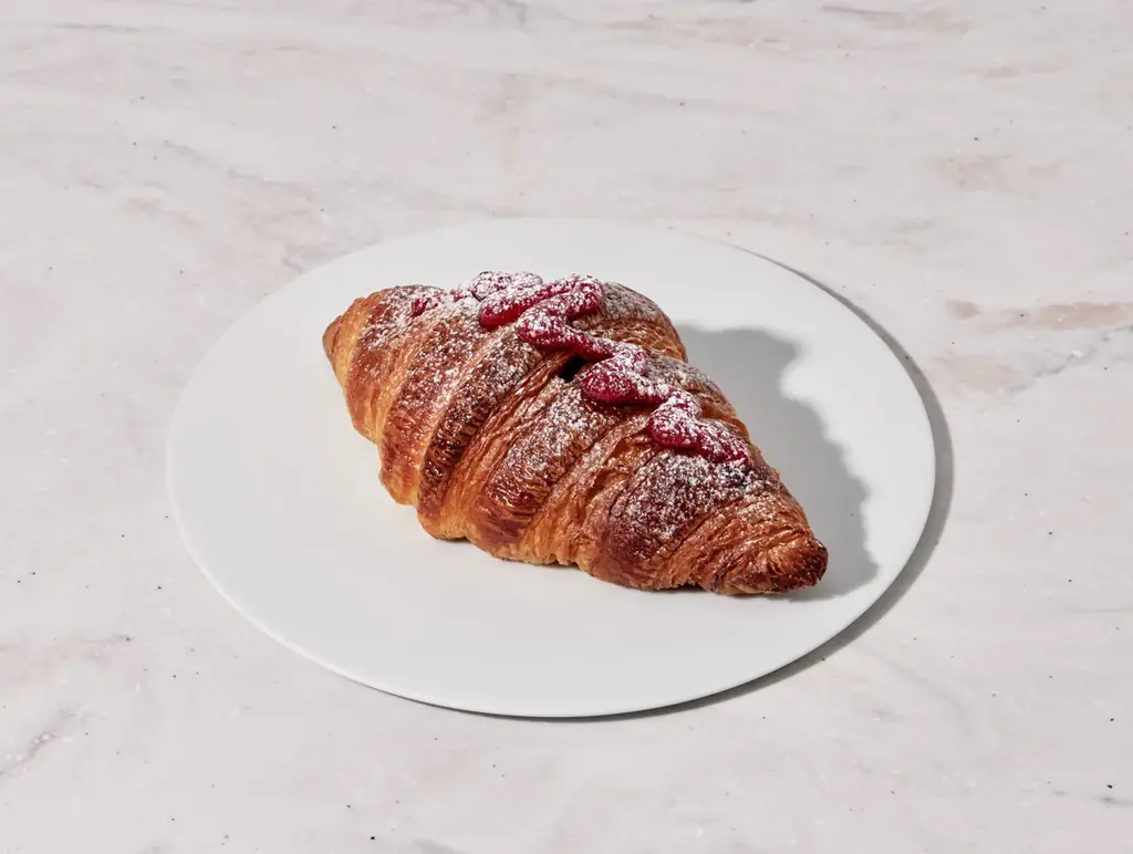 スターバックス リザーブ® カフェ　『コルネッティ ラズベリーチョコレート』と『ストロベリーラベンダー ラテ』で楽しむホリデーディップスタイルが12月3日(水)に登場 画像 2