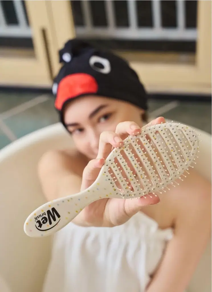 ピングー45周年記念！WetBrush®︎とピングーが夢のコラボ！数量限定デザイン＆オリジナルグッズ付きセットが新登場 画像 2