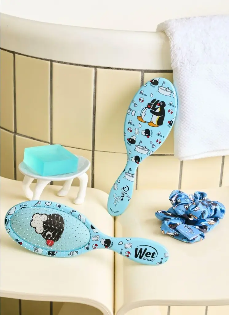 ピングー45周年記念！WetBrush®︎とピングーが夢のコラボ！数量限定デザイン＆オリジナルグッズ付きセットが新登場 画像 3