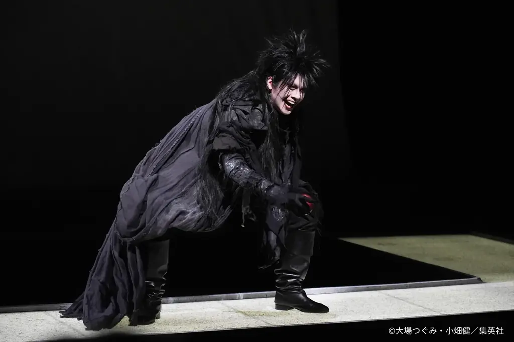 【写真】『デスノート THE MUSICAL』初日開幕！【出演：加藤清史郎、渡邉 蒼、三浦宏規、鞘師里保、リコ（HUNNY BEE）、濱田めぐみ、浦井健治、今井清隆ほか】 画像 12