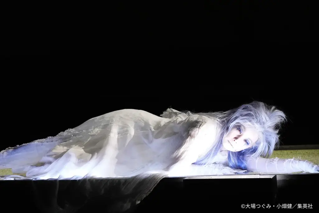 【写真】『デスノート THE MUSICAL』初日開幕！【出演：加藤清史郎、渡邉 蒼、三浦宏規、鞘師里保、リコ（HUNNY BEE）、濱田めぐみ、浦井健治、今井清隆ほか】 画像 13