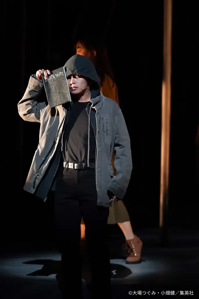 【写真】『デスノート THE MUSICAL』初日開幕！【出演：加藤清史郎、渡邉 蒼、三浦宏規、鞘師里保、リコ（HUNNY BEE）、濱田めぐみ、浦井健治、今井清隆ほか】 画像 15