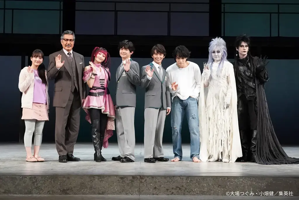 【写真】『デスノート THE MUSICAL』初日開幕！【出演：加藤清史郎、渡邉 蒼、三浦宏規、鞘師里保、リコ（HUNNY BEE）、濱田めぐみ、浦井健治、今井清隆ほか】 画像 19