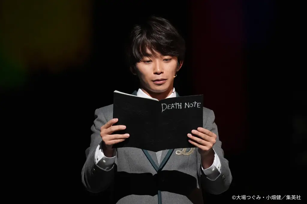 【写真】『デスノート THE MUSICAL』初日開幕！【出演：加藤清史郎、渡邉 蒼、三浦宏規、鞘師里保、リコ（HUNNY BEE）、濱田めぐみ、浦井健治、今井清隆ほか】 画像 3