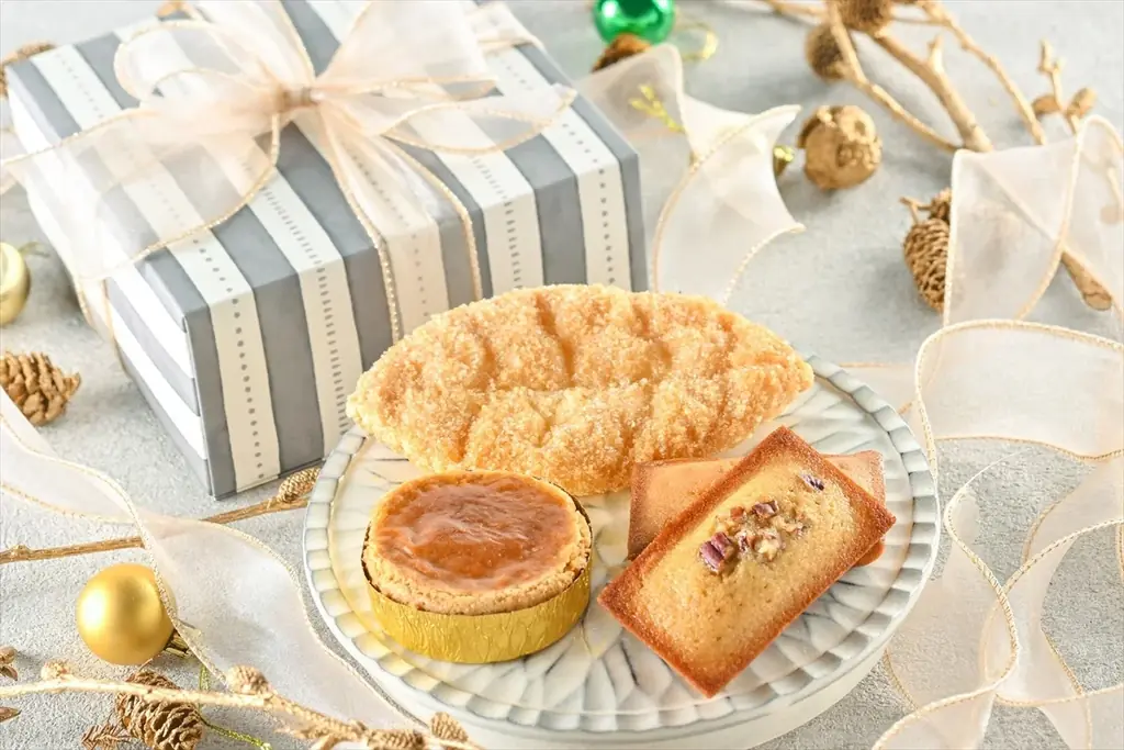【Buttery】クリスマスをカラフルに彩る限定カヌレボックス＆ギフトアソート12月1日より新登場！ 画像 3