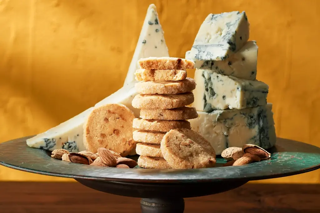 【冬季限定】今しか出会えない芳醇カカオとまろやかなカマンベールのマリアージュ。【THE DROS】から「ブラウニー〔カマンベール&カカオ〕」を期間限定新発売! 画像 5