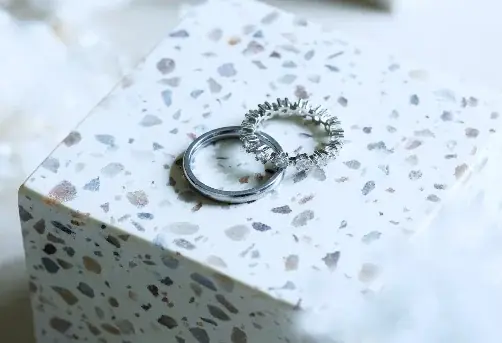 軽井沢で貸切チャペルのプロポーズ、12本の花束付きプラン登場