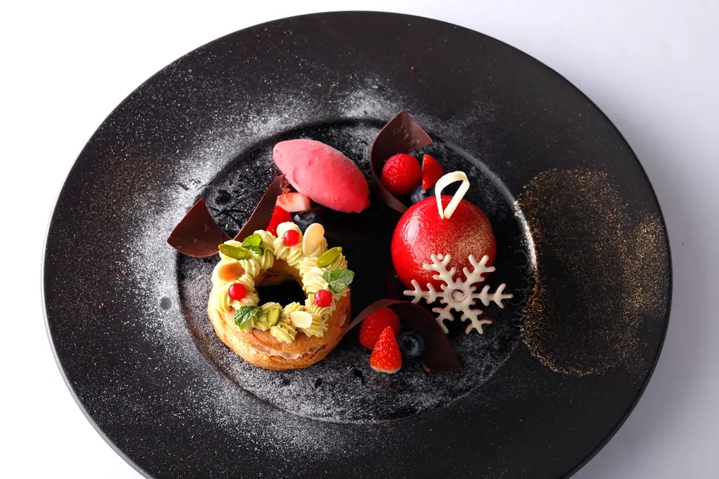 「資生堂パーラー サロン・ド・カフェ ラゾーナ川崎店」、ホリデーシーズンを彩るクリスマス限定メニューを展開 画像 4