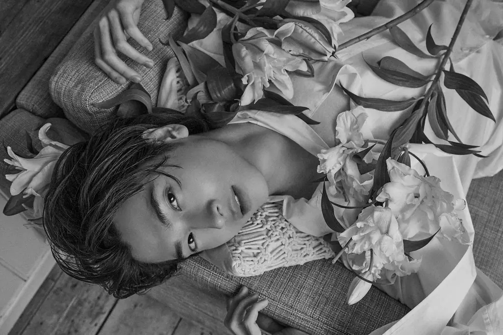 SUPER EIGHTが独占表紙を飾る「TVガイドPERSON vol.160」発売決定！ 世界的写真家レスリー・キーが手掛ける3年ぶりの連載には庄司浩平が登場 画像 2