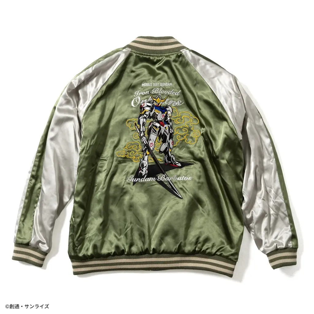 『機動戦士ガンダム 鉄血のオルフェンズ』から裏面に別珍素材を使用した大胆な刺繍デザインが際立つリバーシブル仕様のスカジャンが登場！ 画像 3
