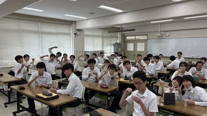 【産学連携企画開催レポート】「天下一品」が京都すばる高校とコラボ！高校生がパッケージデザインした『家麺』と『こってり杏仁』を販売しました 画像 3