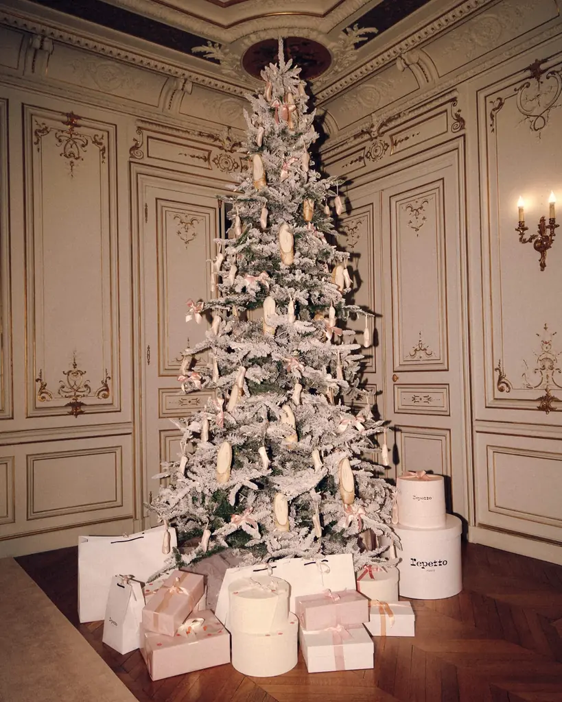 【レペット】CHRISTMAS FAIR 2025　先着でミニチュアシューズのクリスマスオーナメントをプレゼント！ 画像 1