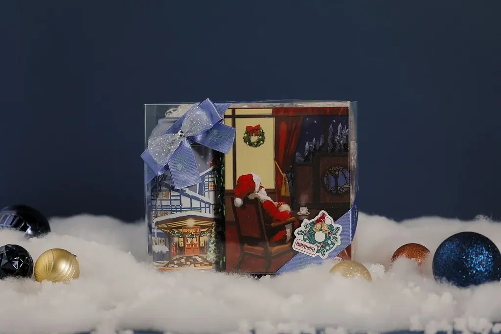 【万平ホテル】伝統と遊び心を込めたクリスマスの贈り物「クリスマス期間限定ショップアイテム3種」を発売 画像 3