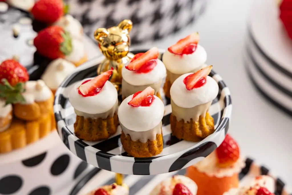 【ヒルトン東京】『ストロベリーモノクロ・ガールズパーティー』スイーツビュッフェ 画像 10