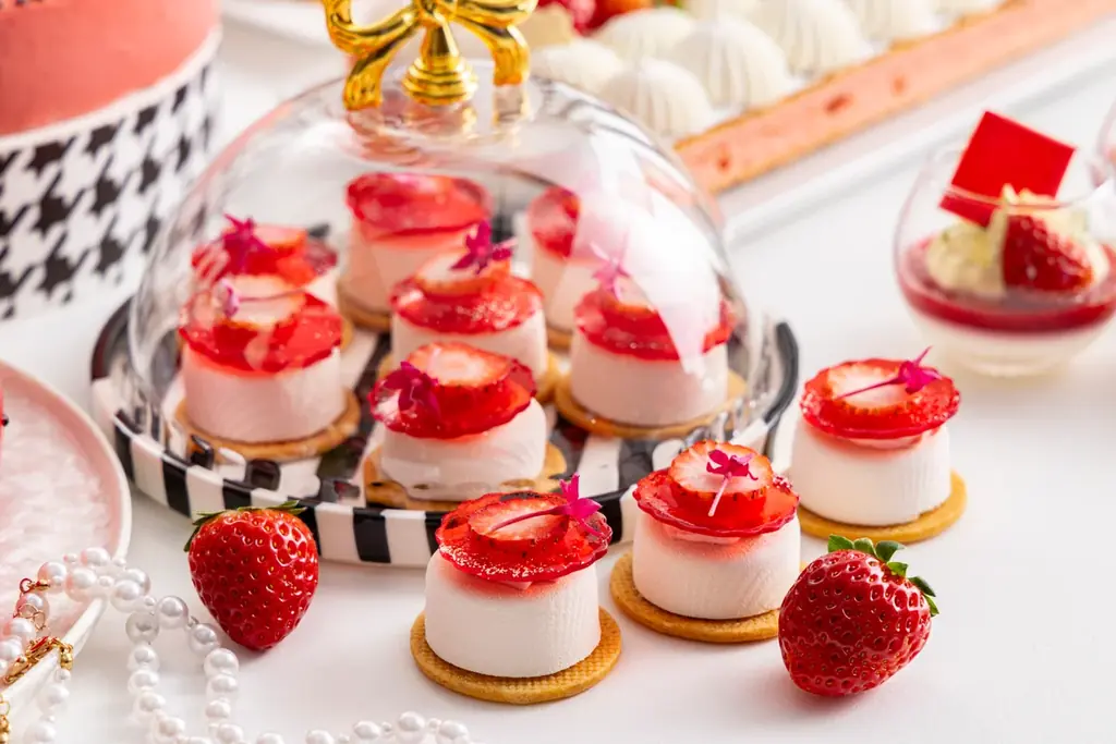 【ヒルトン東京】『ストロベリーモノクロ・ガールズパーティー』スイーツビュッフェ 画像 11
