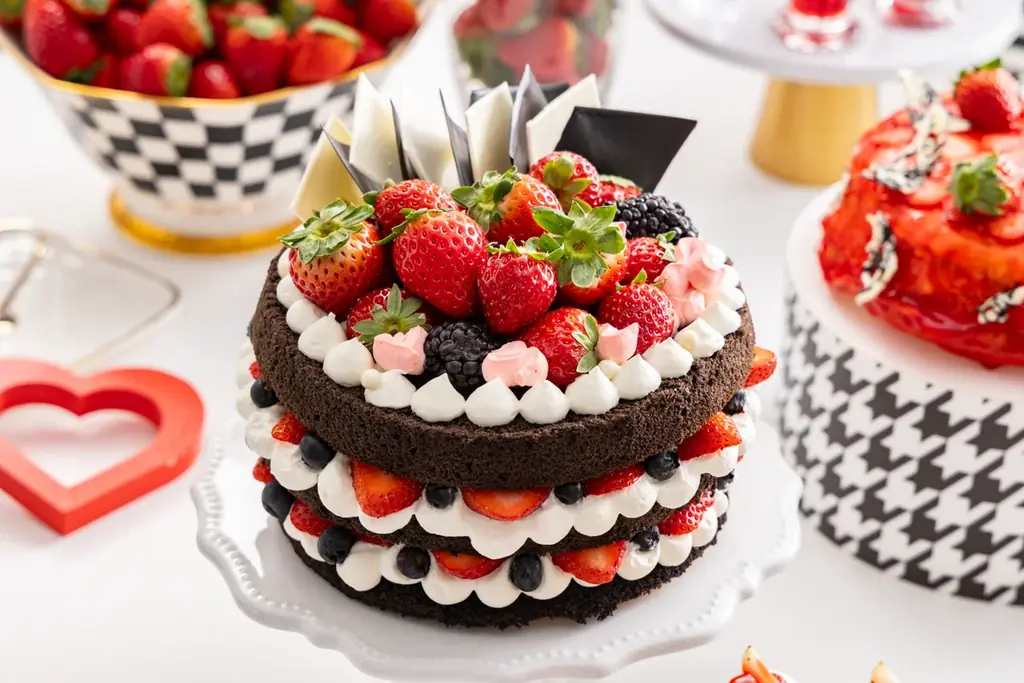 【ヒルトン東京】『ストロベリーモノクロ・ガールズパーティー』スイーツビュッフェ 画像 4