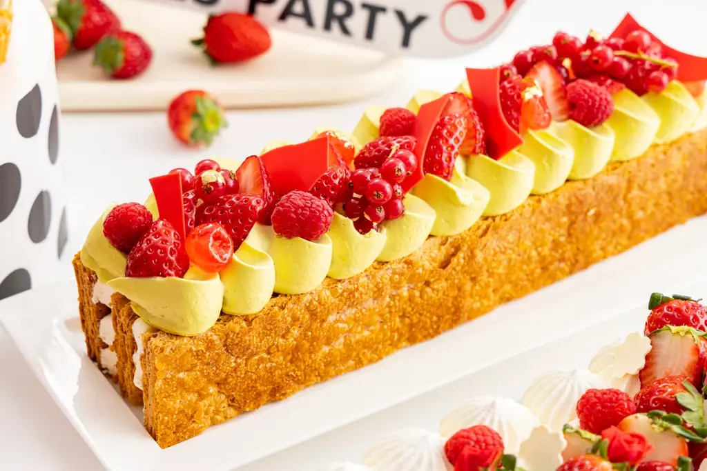 【ヒルトン東京】『ストロベリーモノクロ・ガールズパーティー』スイーツビュッフェ 画像 5