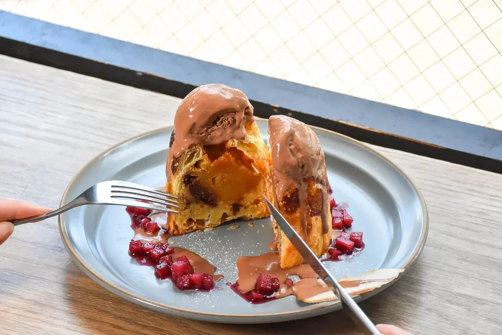 Minimalより、不動の人気を誇るあったか冬スイーツ、とろ～りチョコレートをかけて楽しむ「チョコレートアップルパイ」が今年も登場 画像 2