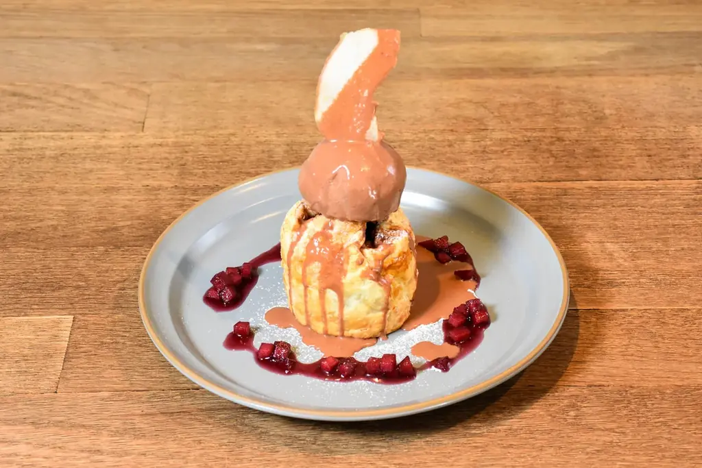 Minimalより、不動の人気を誇るあったか冬スイーツ、とろ～りチョコレートをかけて楽しむ「チョコレートアップルパイ」が今年も登場 画像 3