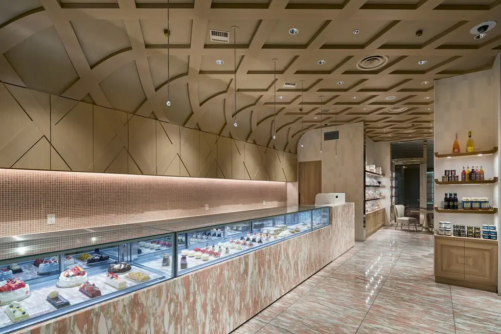 本舘【バレンタイン限定商品のご案内】 ●オリジナルショコラやスイーツを販売　●＜2/9～2/14＞の期間限定で　丸の内仲通りにキッチンカーも登場！「エクレア・ショコラ」や「ショコラ・ショー」を販売 画像 15