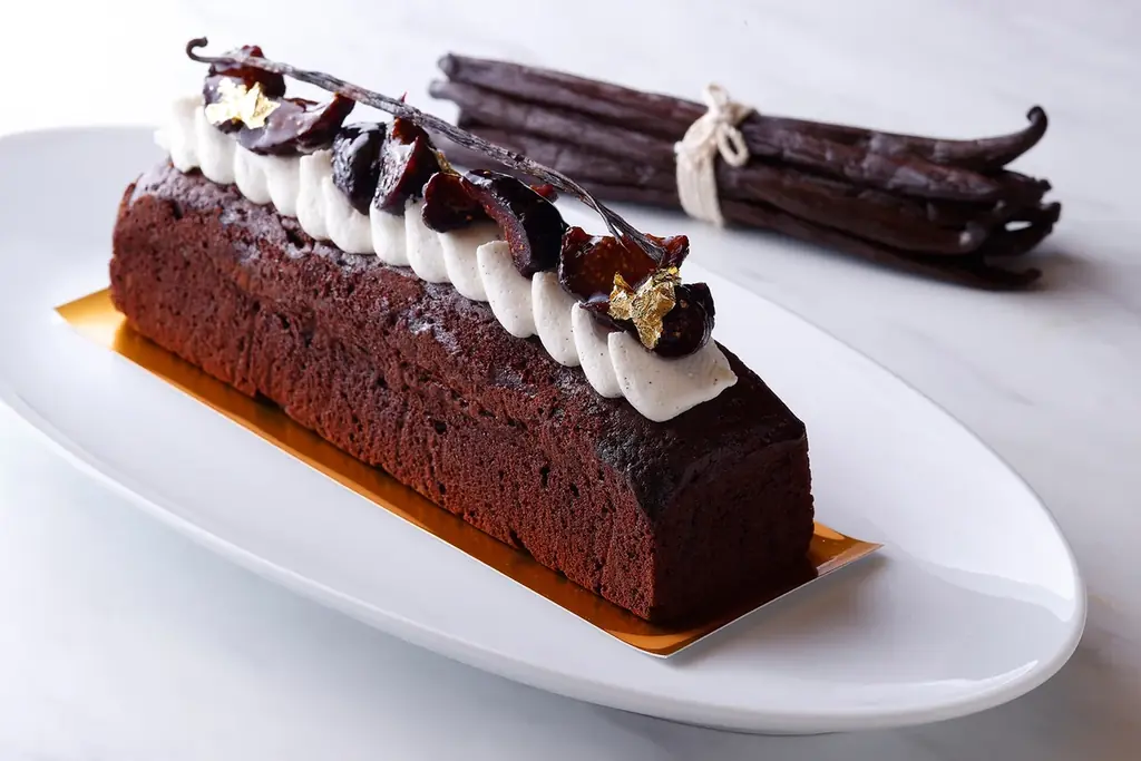 本舘【バレンタイン限定商品のご案内】 ●オリジナルショコラやスイーツを販売　●＜2/9～2/14＞の期間限定で　丸の内仲通りにキッチンカーも登場！「エクレア・ショコラ」や「ショコラ・ショー」を販売 画像 16