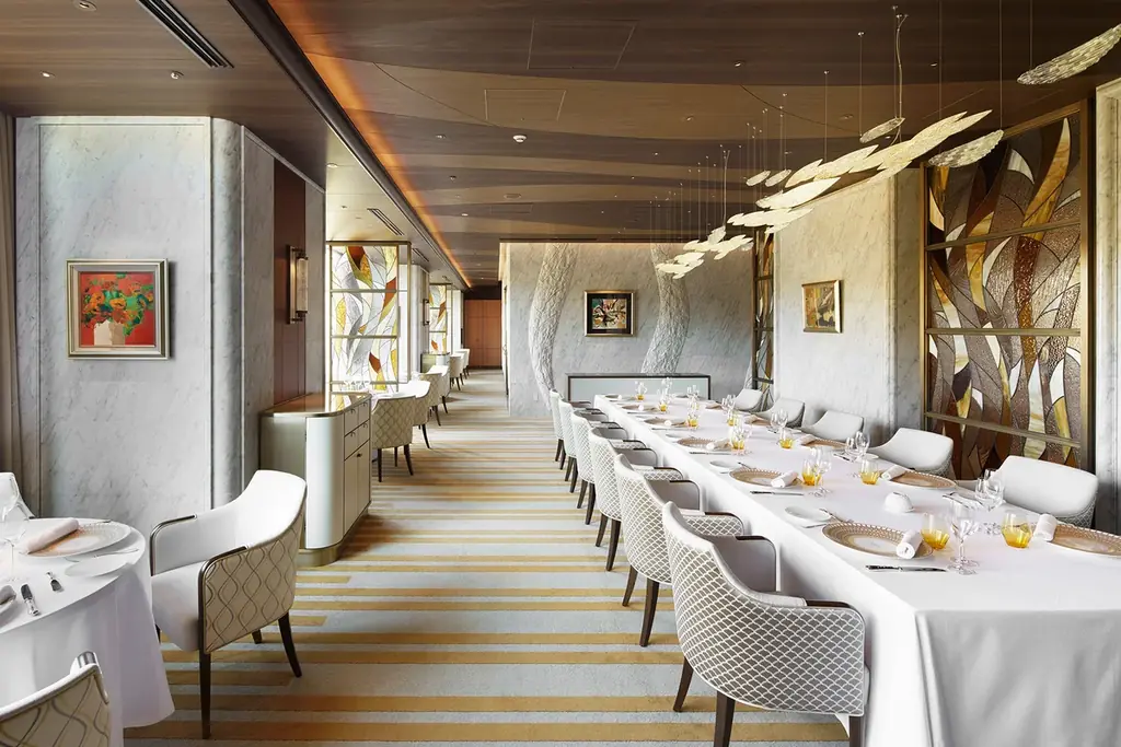 本舘【バレンタイン限定商品のご案内】 ●オリジナルショコラやスイーツを販売　●＜2/9～2/14＞の期間限定で　丸の内仲通りにキッチンカーも登場！「エクレア・ショコラ」や「ショコラ・ショー」を販売 画像 17