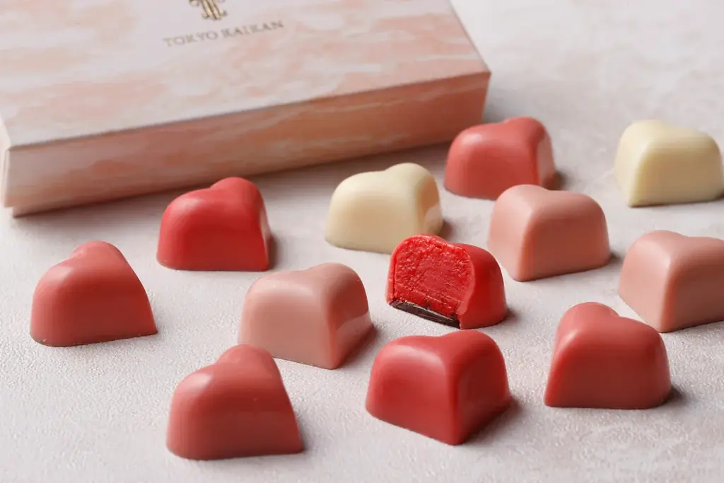 本舘【バレンタイン限定商品のご案内】 ●オリジナルショコラやスイーツを販売　●＜2/9～2/14＞の期間限定で　丸の内仲通りにキッチンカーも登場！「エクレア・ショコラ」や「ショコラ・ショー」を販売 画像 4