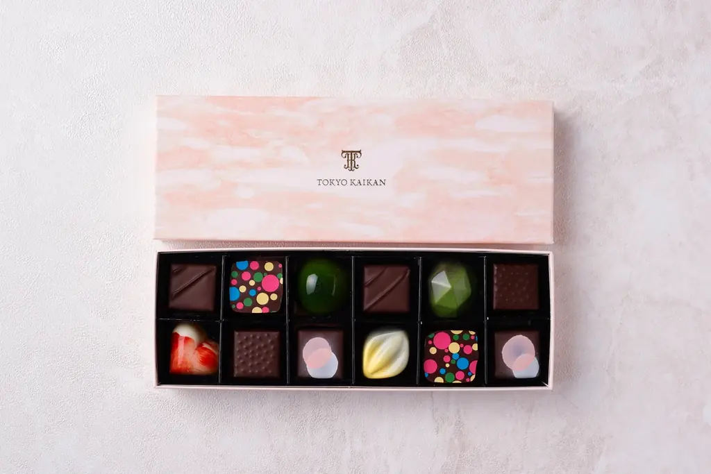 本舘【バレンタイン限定商品のご案内】 ●オリジナルショコラやスイーツを販売　●＜2/9～2/14＞の期間限定で　丸の内仲通りにキッチンカーも登場！「エクレア・ショコラ」や「ショコラ・ショー」を販売 画像 5